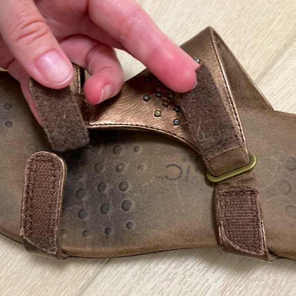 Vionic Adjustable Slide Sandals - Picture 6 of 8